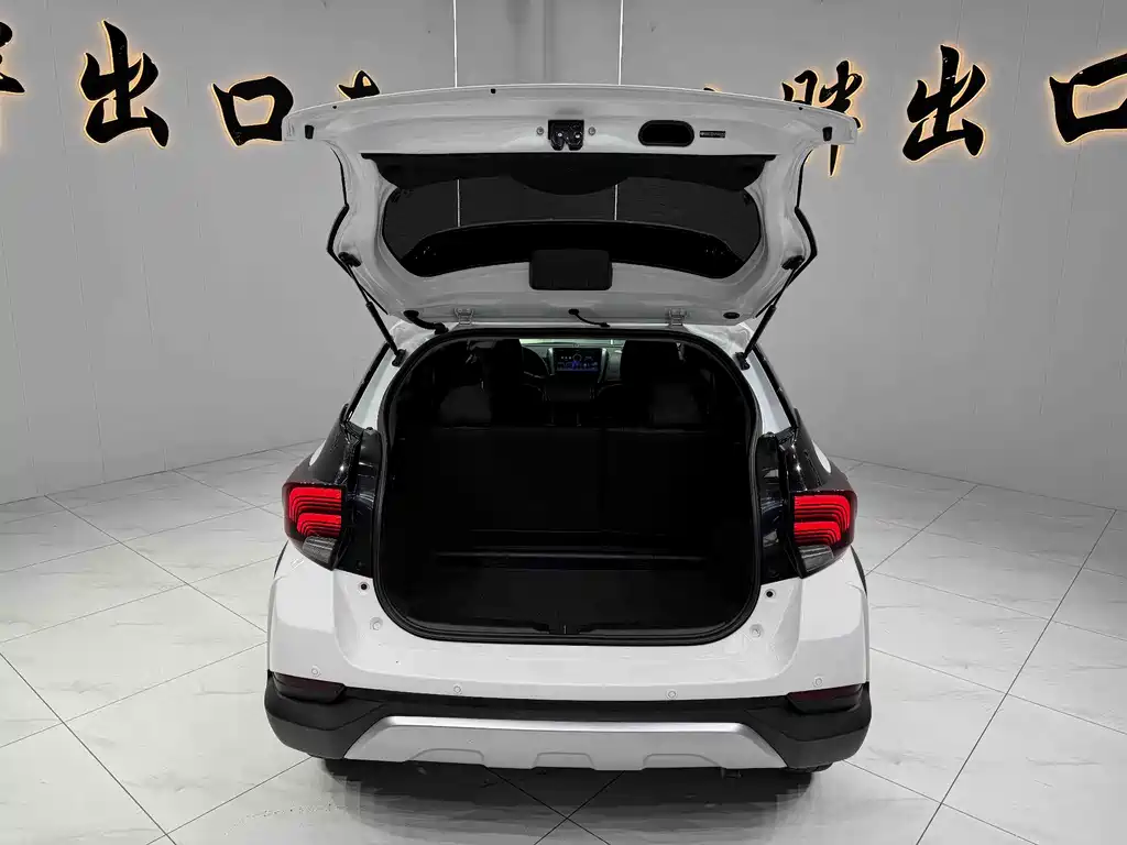 Toyota Yaris L 2023 — фото 11