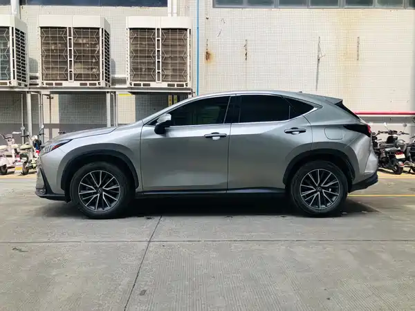 Lexus NX 2023