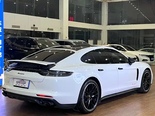 Porsche Panamera 2022