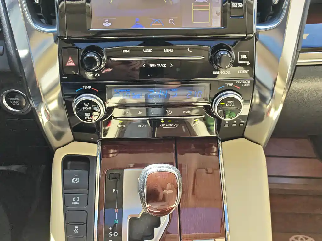 Toyota Alphard 2016 — фото 25