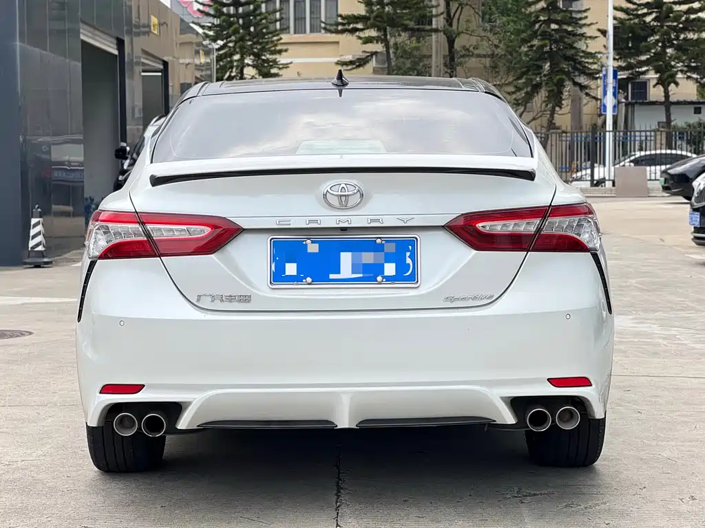 Toyota Camry 2022 — фото 6