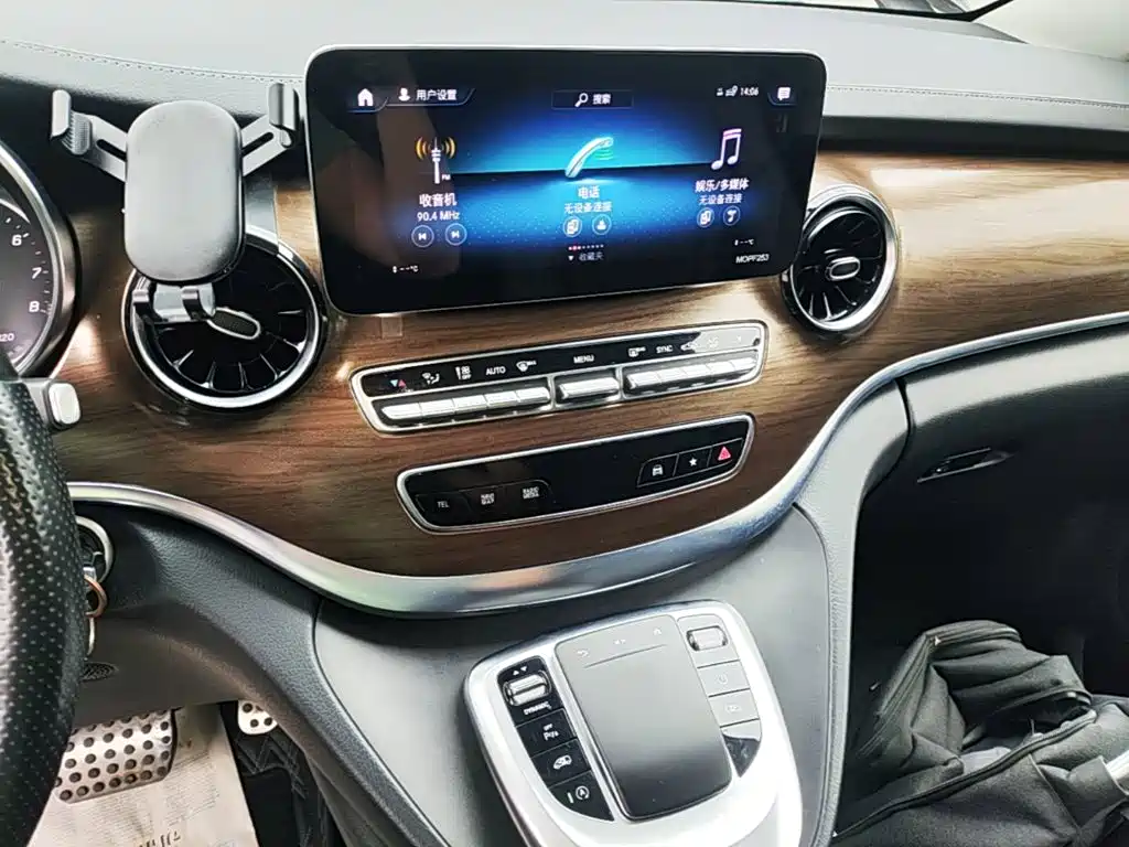 Mercedes-Benz V-Class 2022 — фото 13