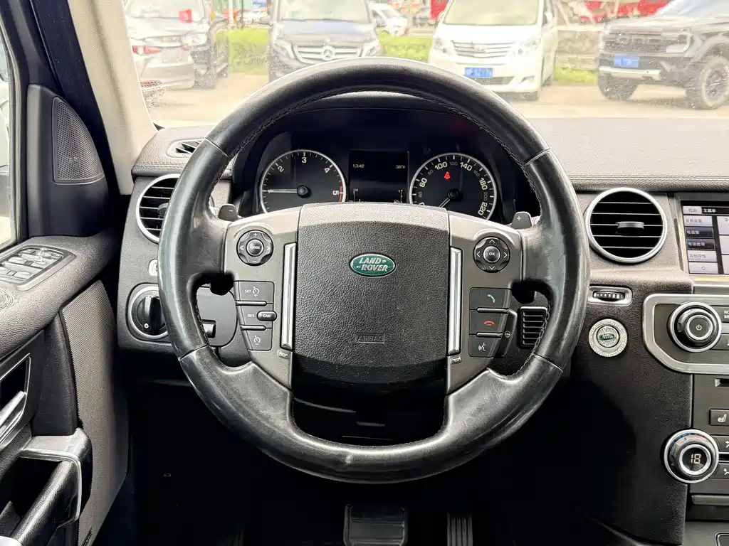 Land Rover Discovery 2014 — фото 10
