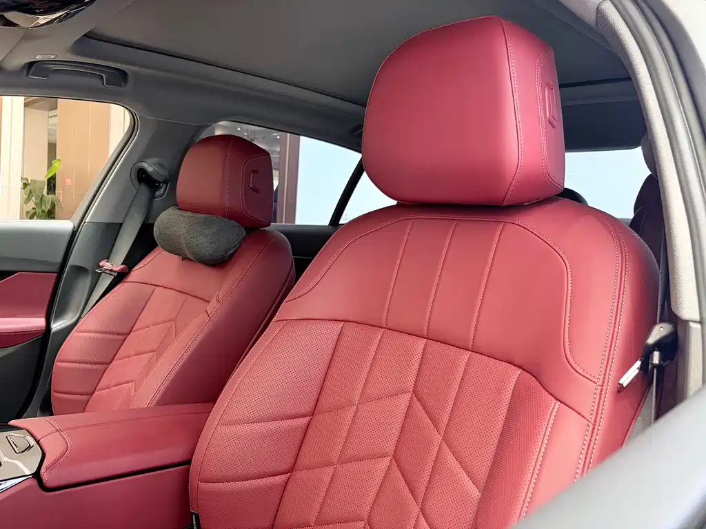 BMW 5 Series 2025 — фото 12