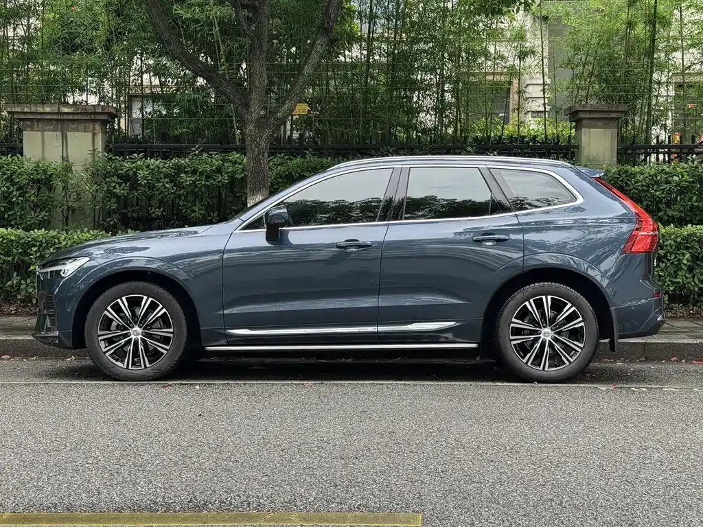 Volvo XC60 2022 — фото 3
