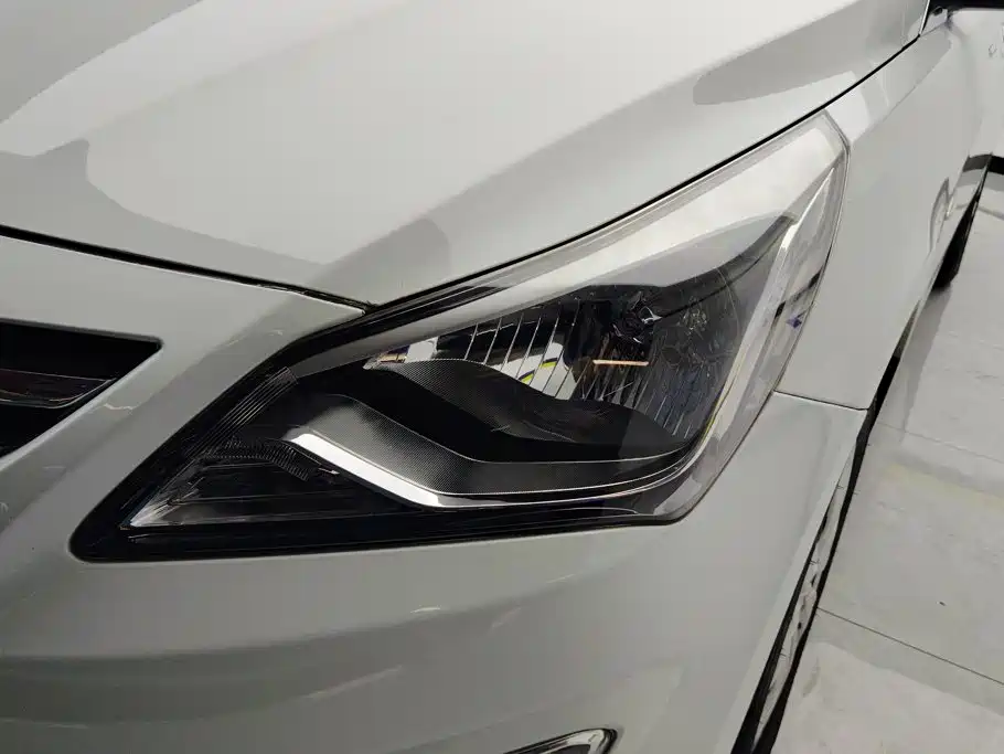 Hyundai Verna 2015