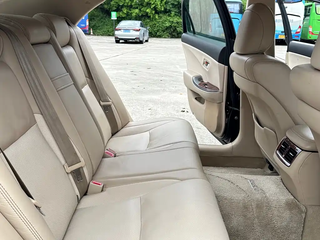 Toyota Crown 2014 — фото 11