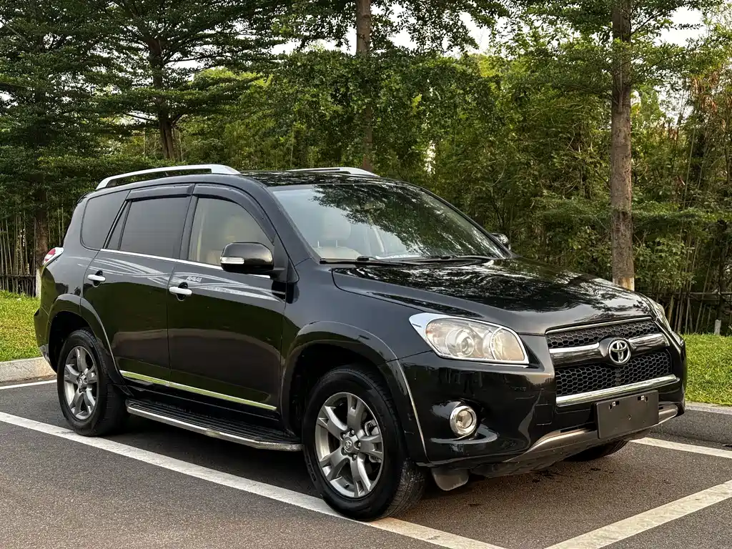 Toyota RAV4 2012 — фото 3