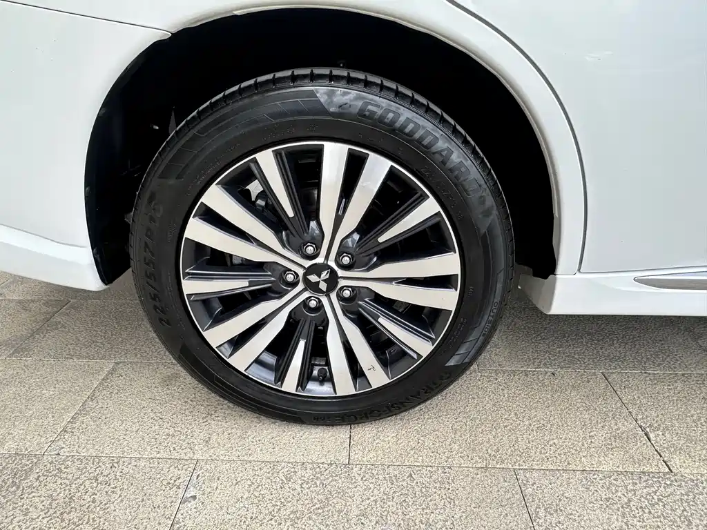 Mitsubishi Outlander 2022 — фото 16