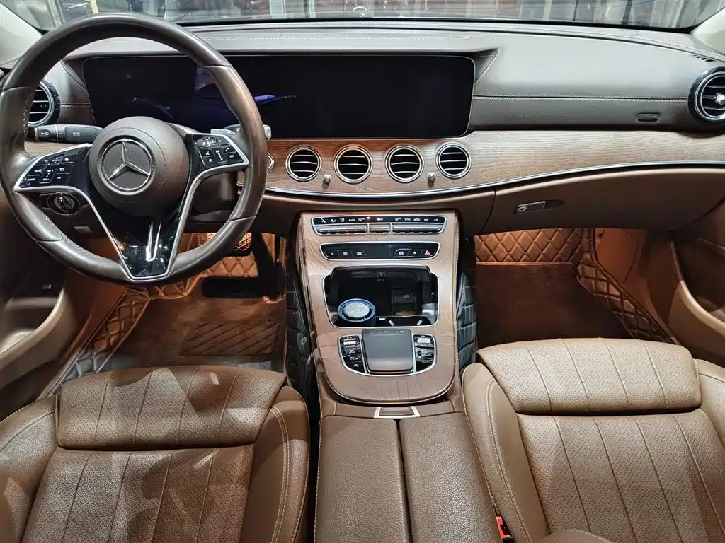 Mercedes-Benz E-Class 2023 — фото 8