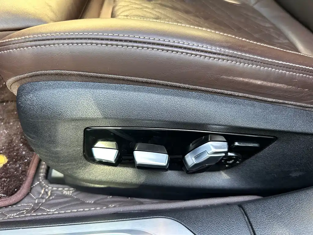 BMW 7 Series 2021 — фото 13