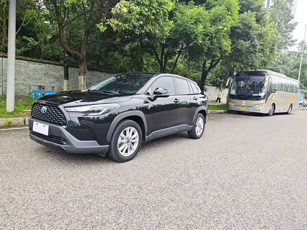 Toyota Corolla Cross 2023 — фото 25