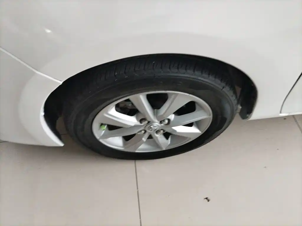 Toyota Yaris L 2015 — фото 23