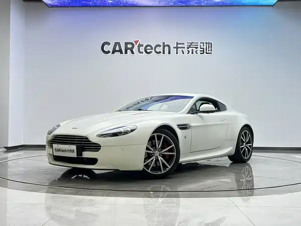 Aston Martin V8 Vantage 2012