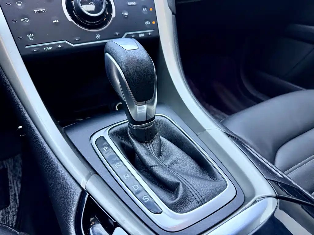 Ford Mondeo 2016 — фото 12
