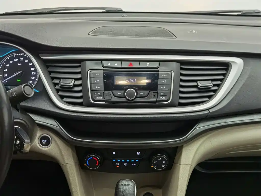 Buick Excelle 2017 — фото 12