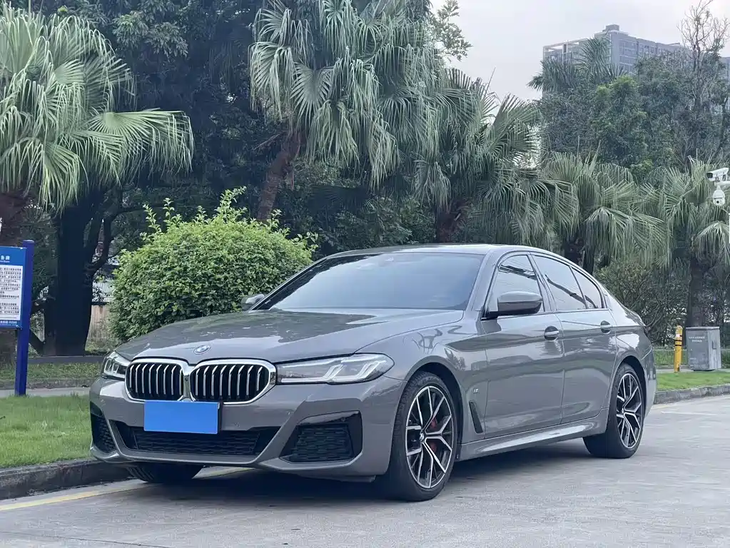 BMW 5 Series 2022 — фото 1