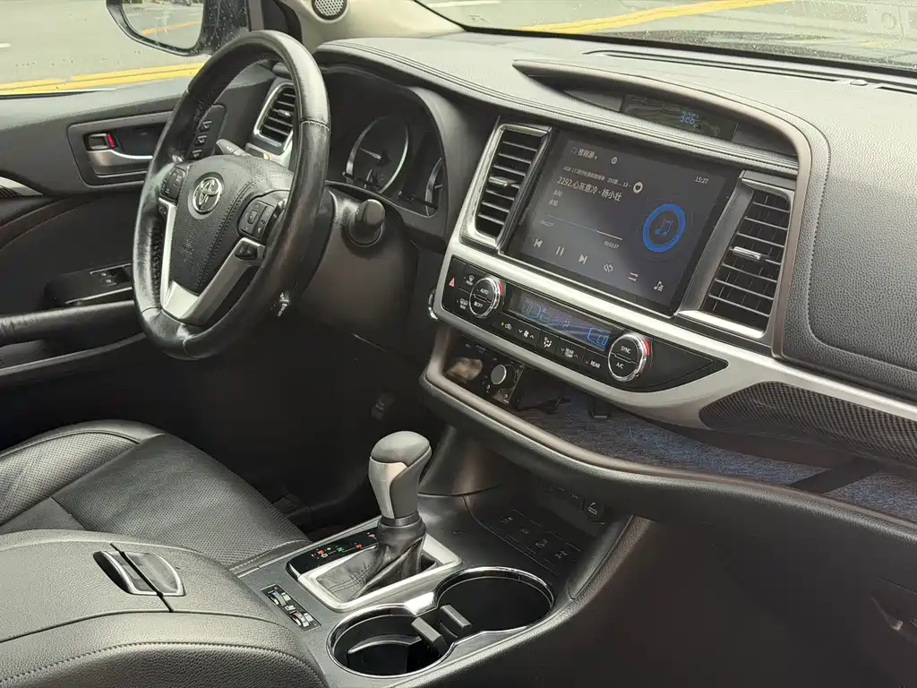 Toyota Highlander 2018 — фото 12