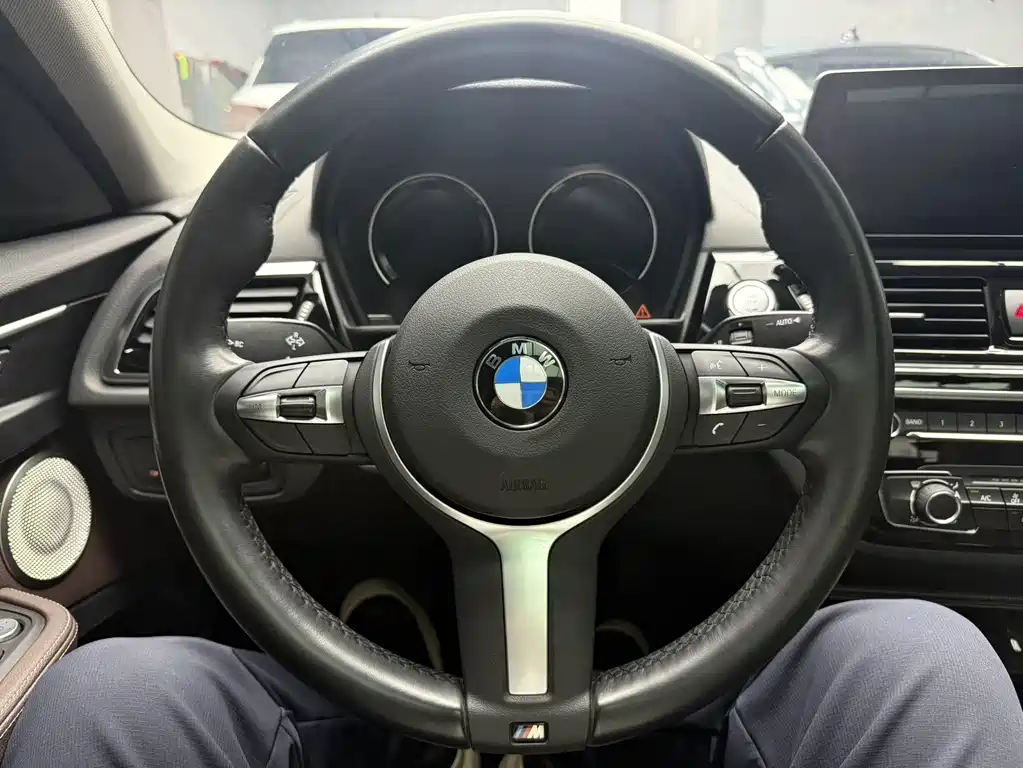 BMW 1 Series 2021 — фото 16