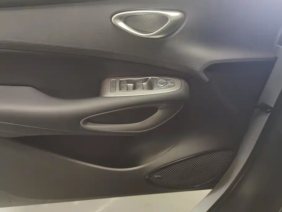 BYD Sealion 05 EV 2026 — фото 7