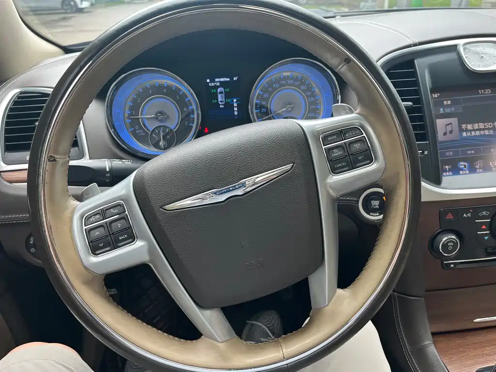 Chrysler 300C 2015 — фото 14