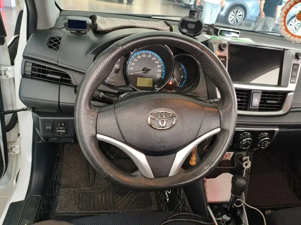 Toyota Yaris L 2018 — фото 7