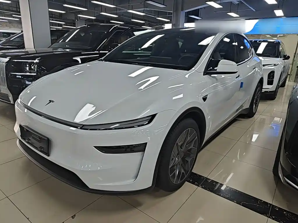 Tesla Model Y L 2026