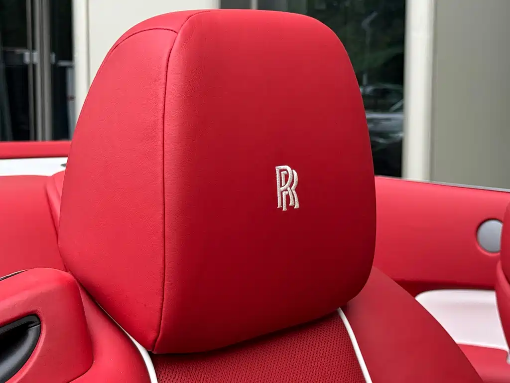 Rolls-Royce Dawn 2021 — фото 17