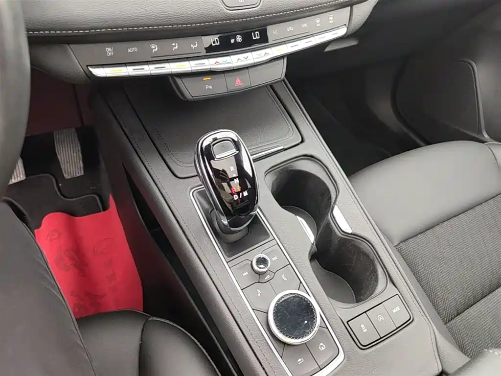 Cadillac XT4 2023 — фото 14