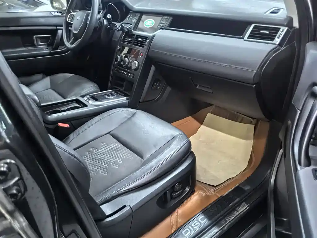 Land Rover Discovery Sport 2017 — фото 12