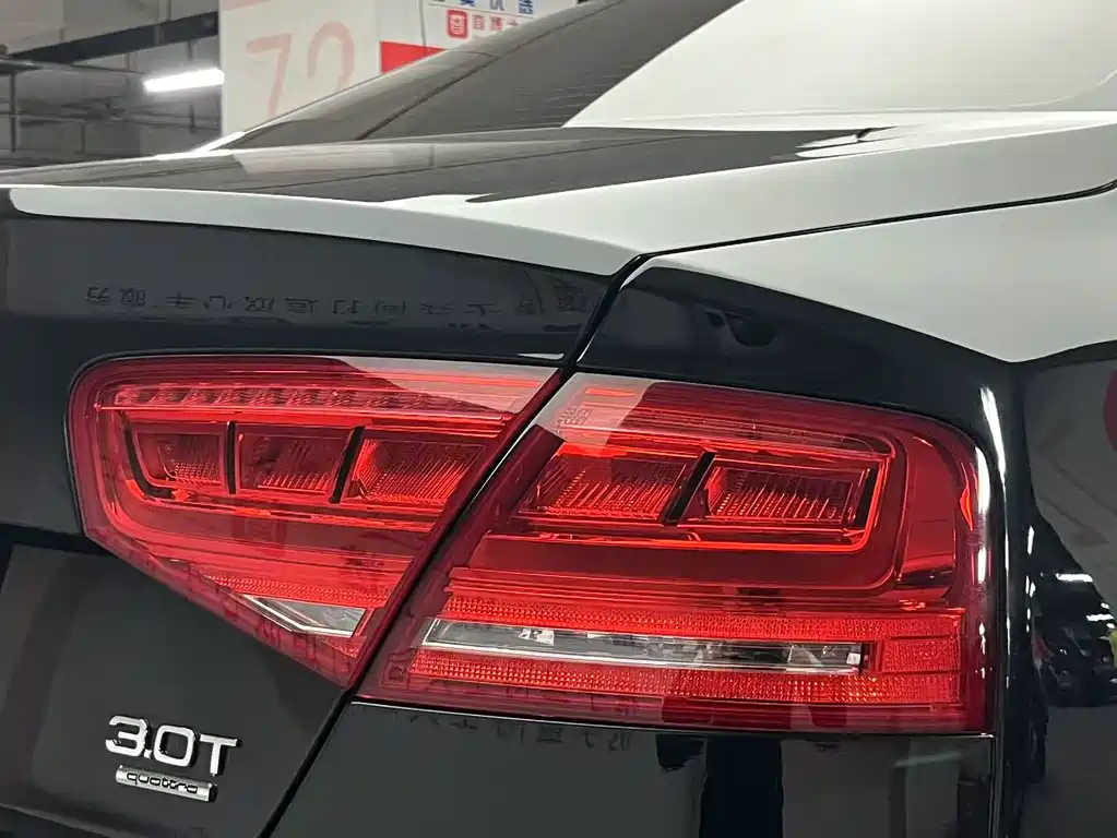 Audi A8 2012 — фото 33