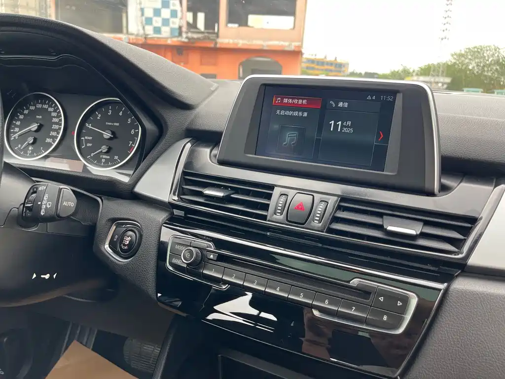 BMW 2 Series Station Wagon 2018 — фото 11
