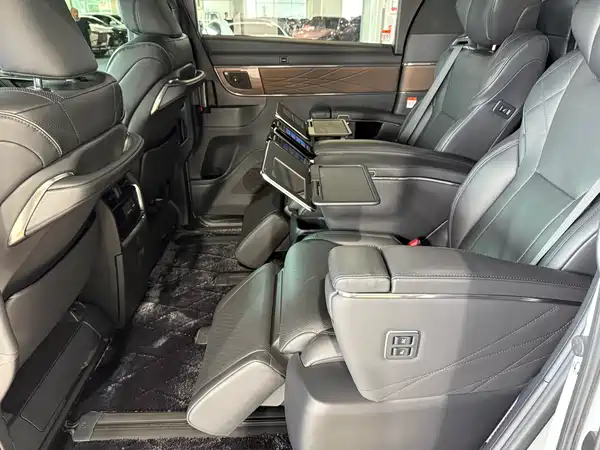 Toyota Alphard 2024