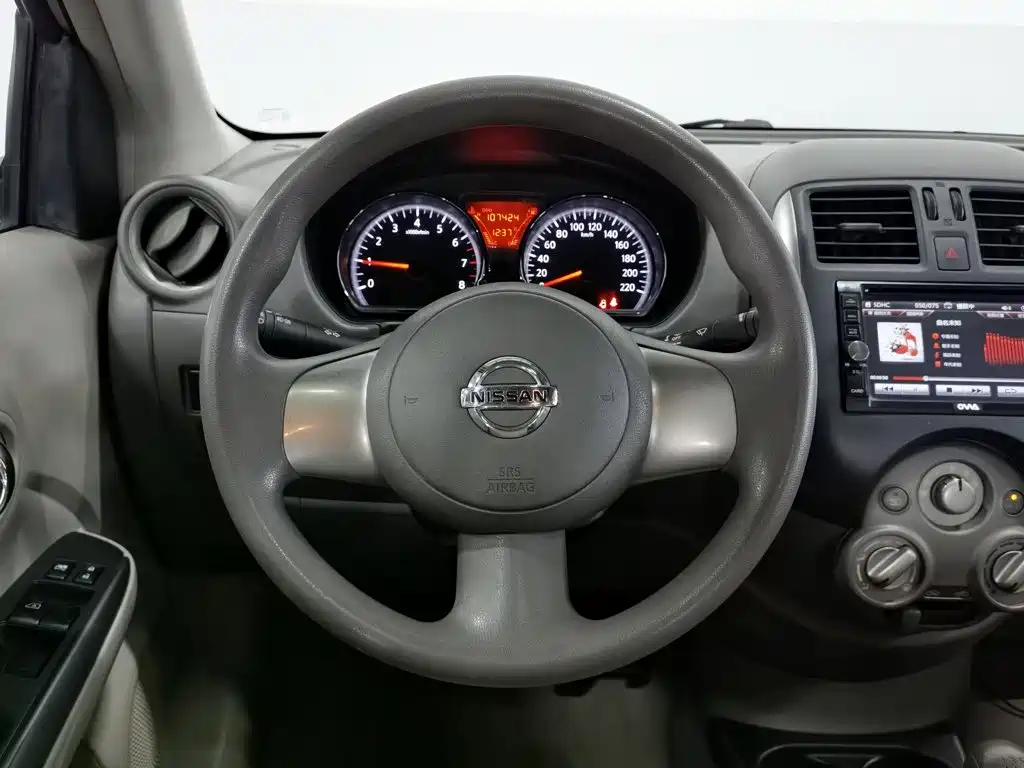 Nissan Sunny 2013 — фото 11
