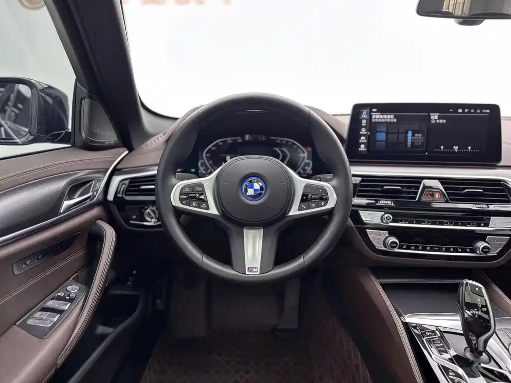 BMW 5 Series New Energy 2022 — фото 12