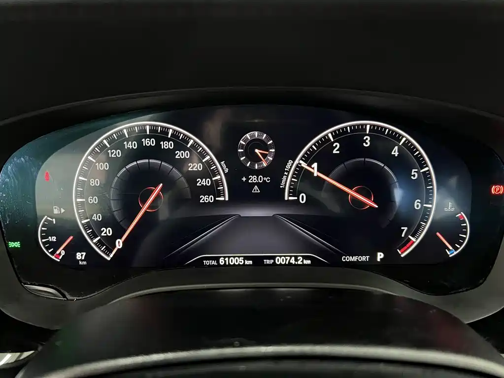 BMW 5 Series 2019 — фото 11
