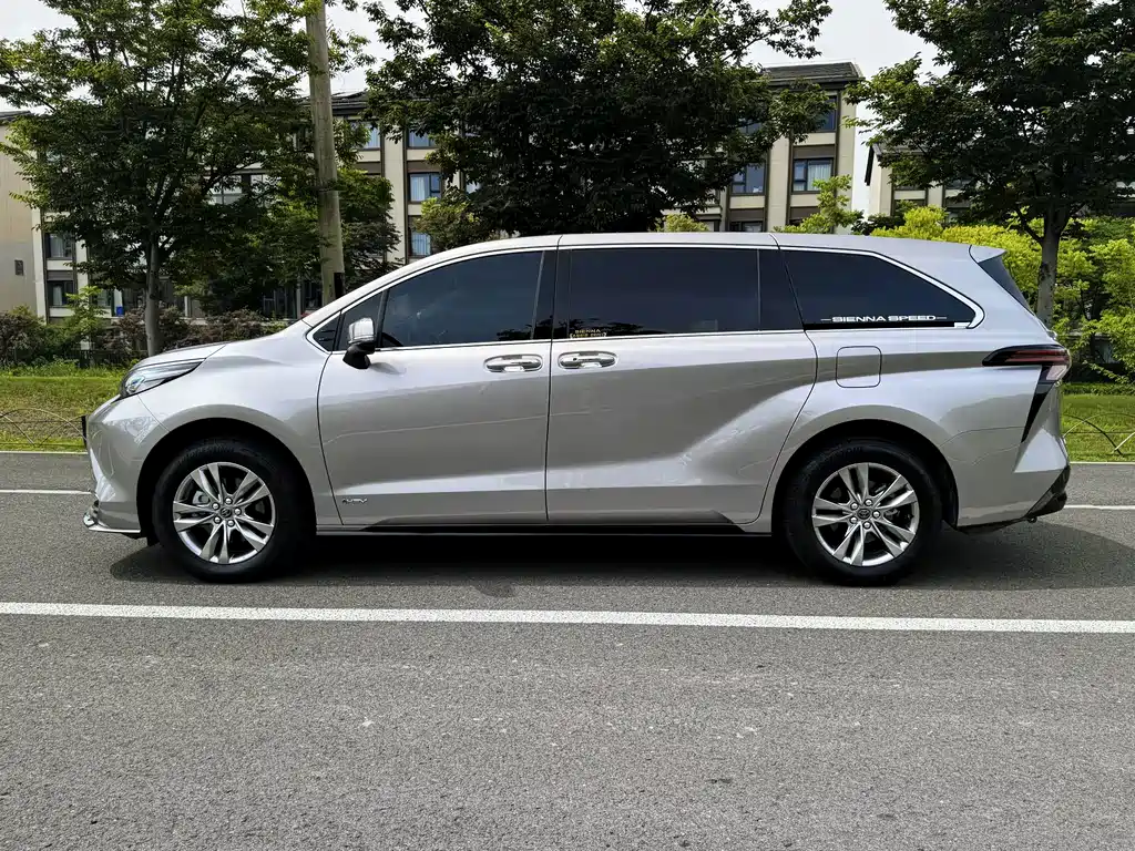 Toyota Sienna 2025 — фото 18