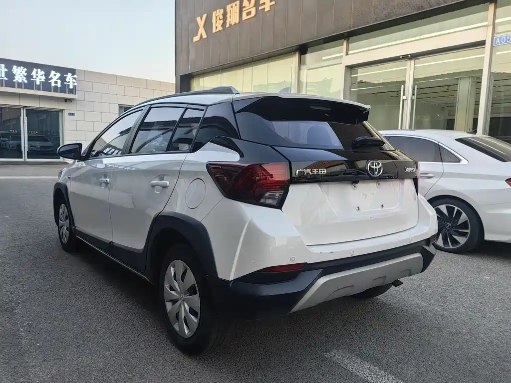 Toyota Yaris L 2021