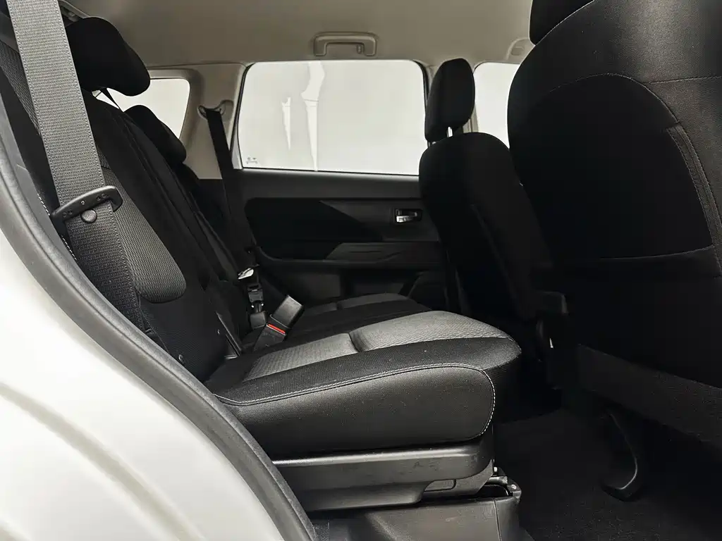 Mitsubishi Outlander 2023 — фото 18