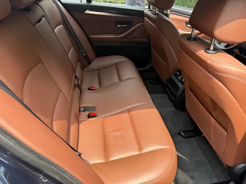 BMW 5 Series 2015 — фото 17