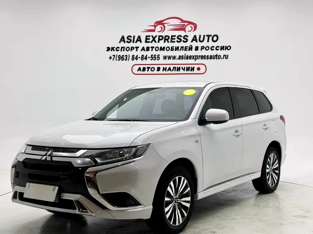 Mitsubishi Outlander 2023 — фото 1