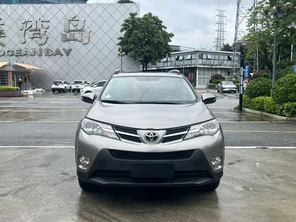 Toyota RAV4 2015 — фото 3