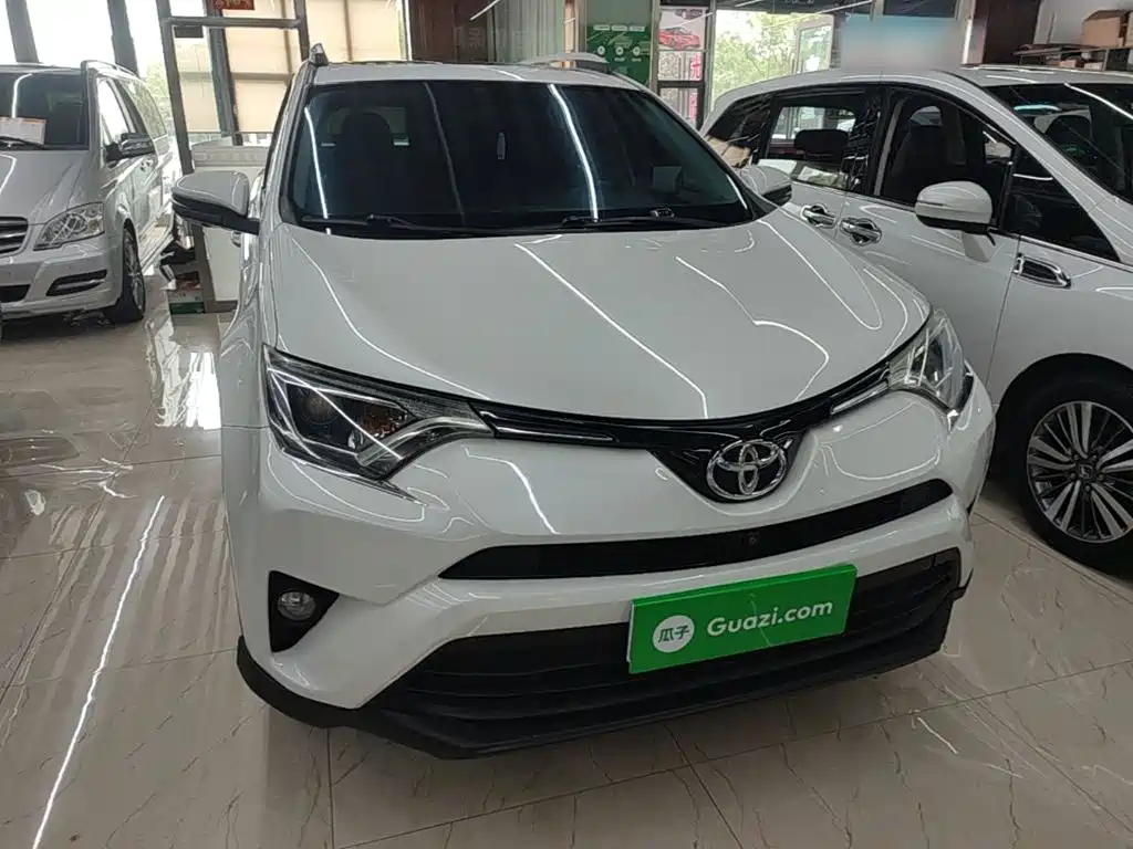 Toyota RAV4 2017 — фото 3