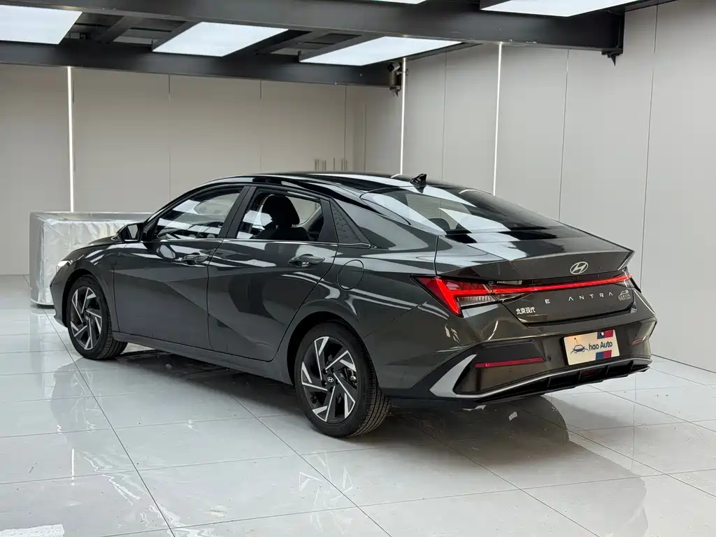 Hyundai Elantra 2023 — фото 4