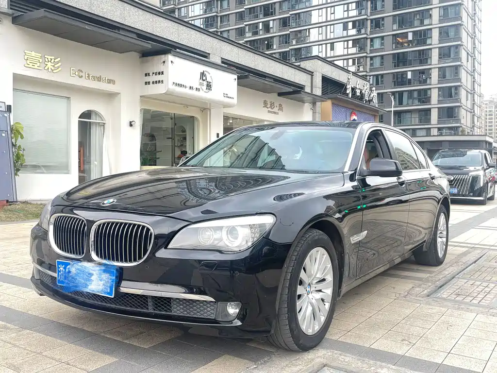 BMW 7 Series 2012 — фото 1