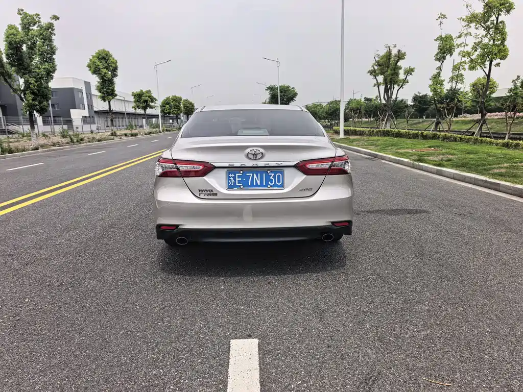 Toyota Camry 2018 — фото 13