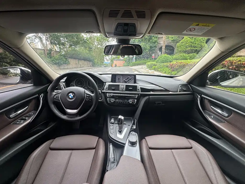 BMW 3 Series 2019 — фото 15