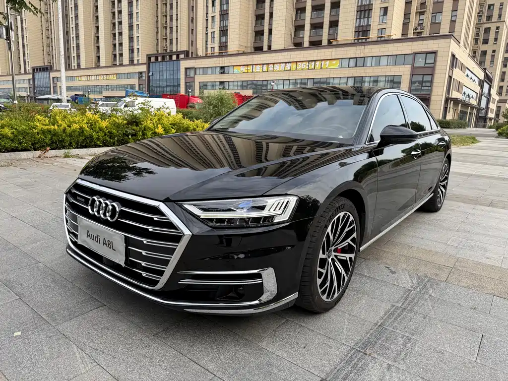 Audi A8 2019 — фото 1