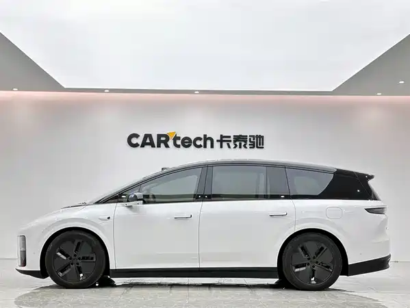 Li Auto i8 2025