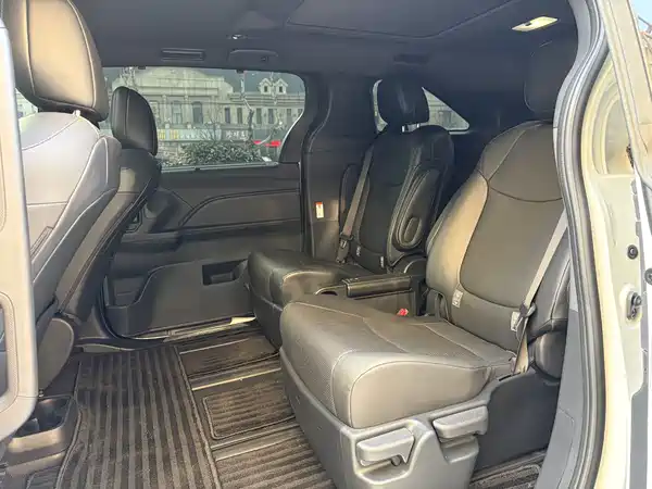 Toyota Granvia 2024